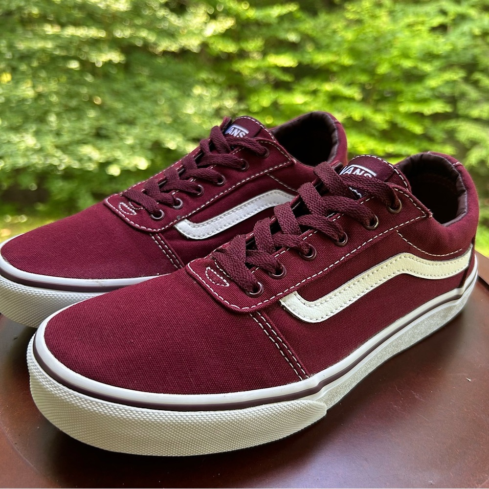 Vans Kids Women Sneakers in Burgundy and White